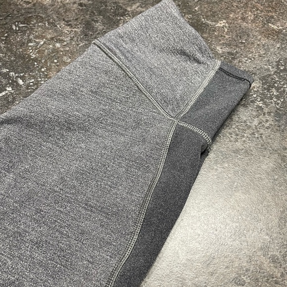 LULULEMON Featherlight 7/8 Tight size 6 - Picture 4 of 16